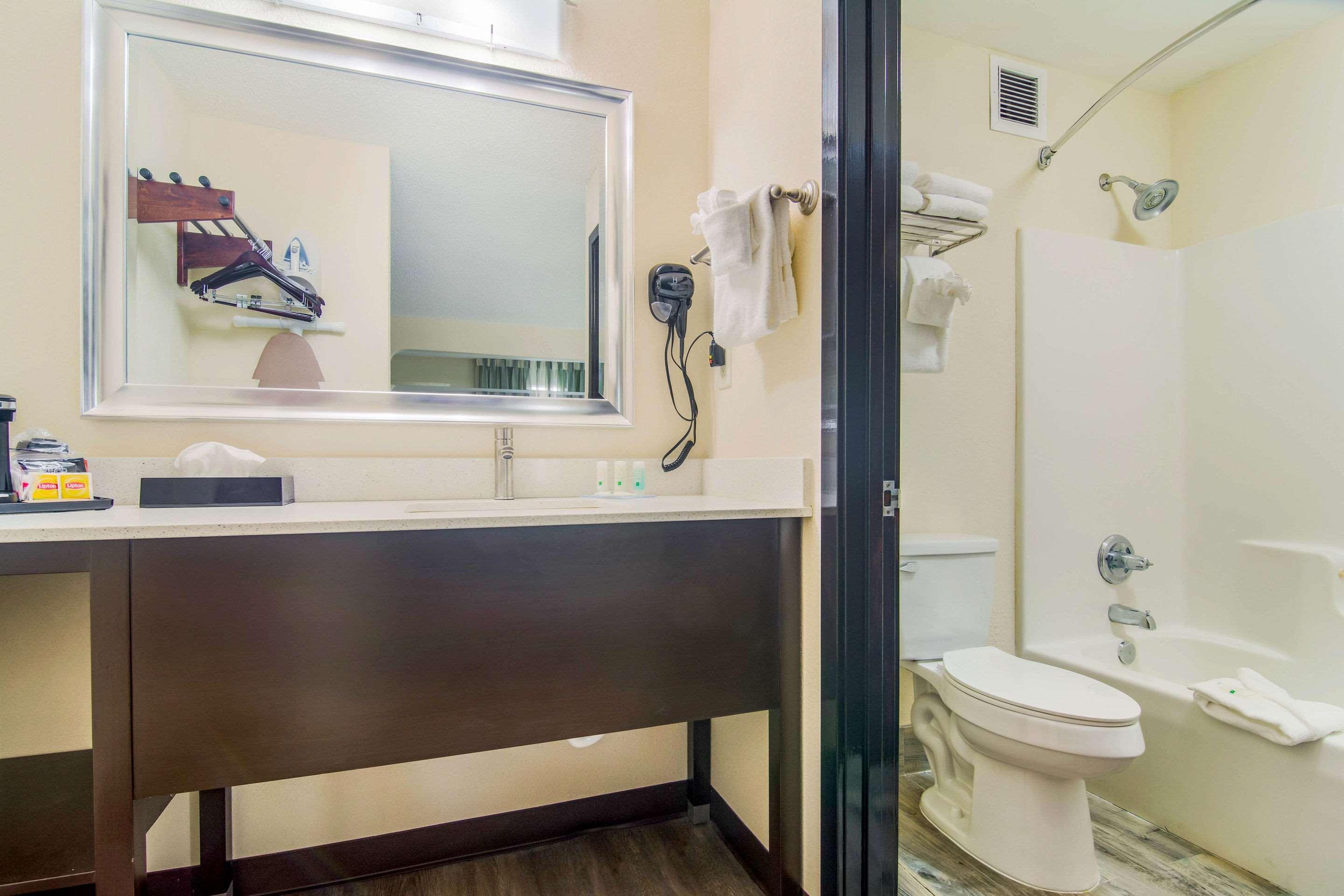 Quality Inn & Suites Лейк-Сити Экстерьер фото