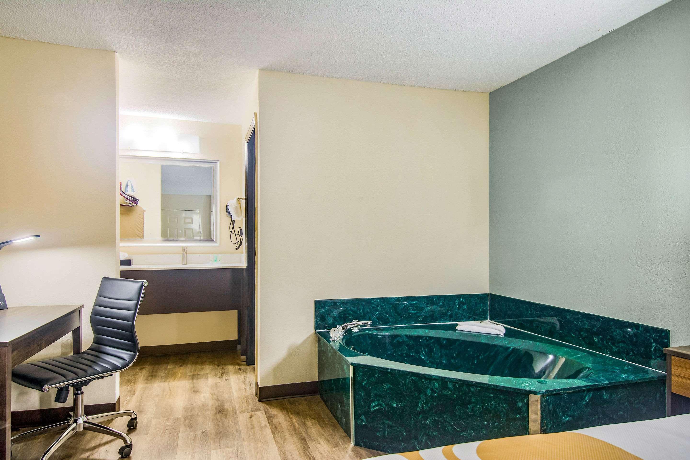 Quality Inn & Suites Лейк-Сити Экстерьер фото